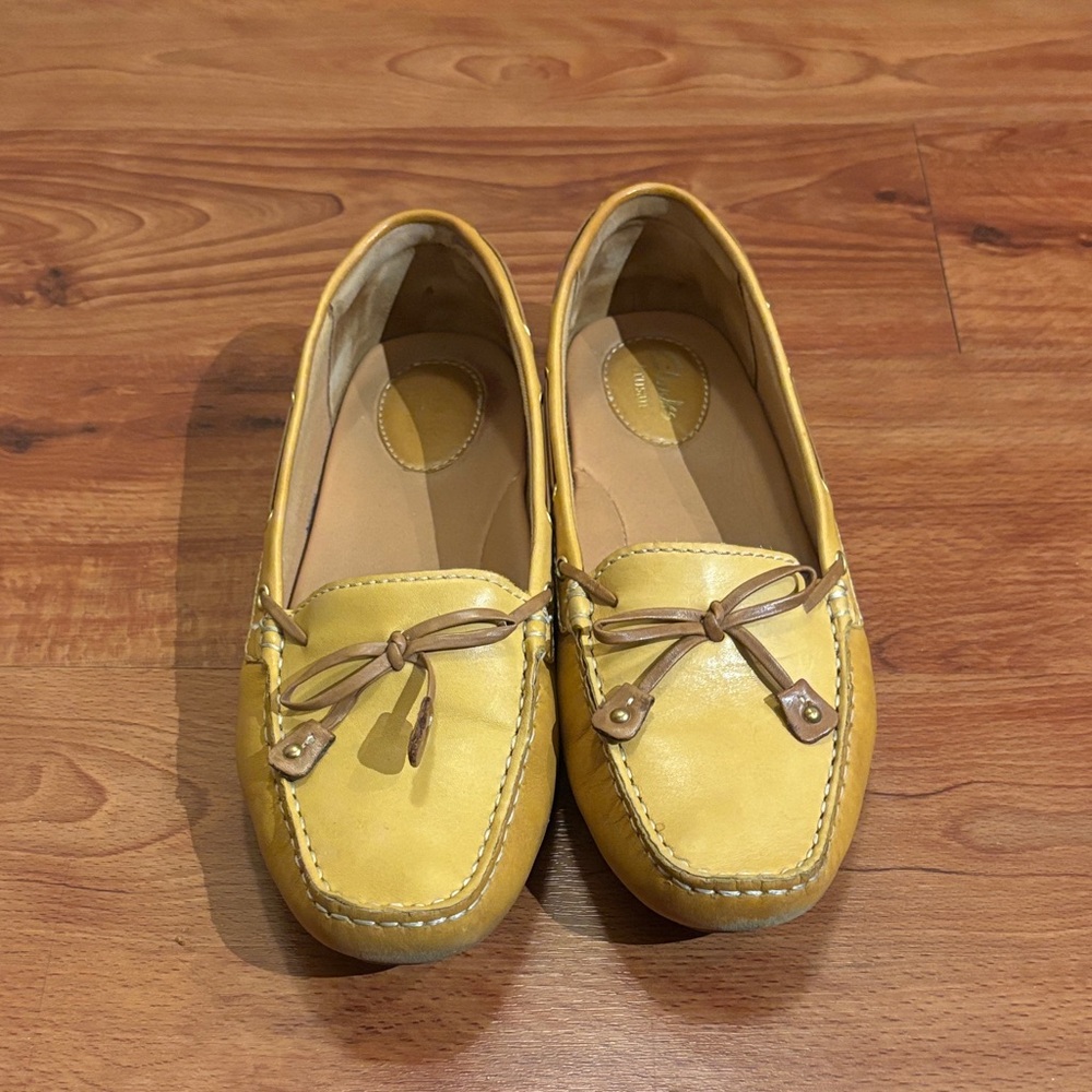Clarks Leather Loafers – Mustard Yellow – Women’s Size 8.5